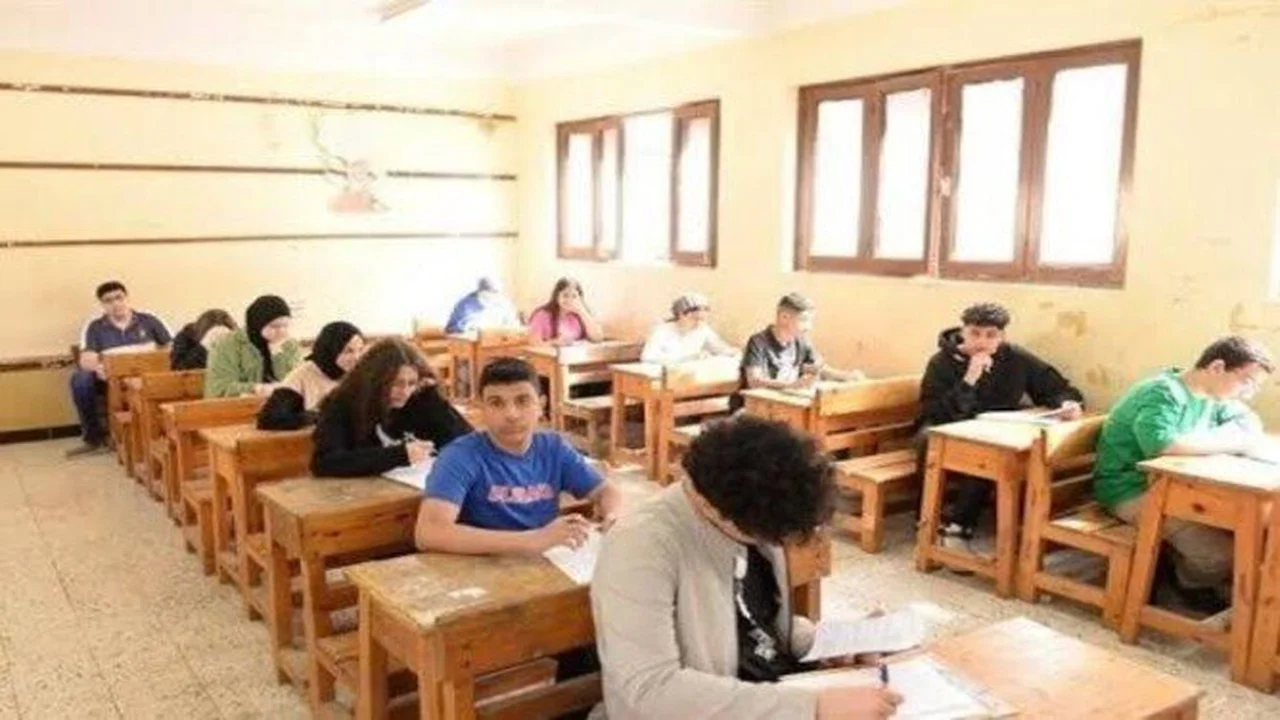 نتائج الشهادة الإعدادية في محافظة الجيزة تثير اهتمام الطلاب وأولياء الأمور